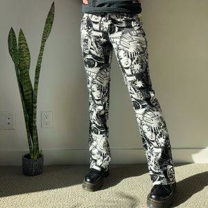 SOLD - DNKY graphic flare pants